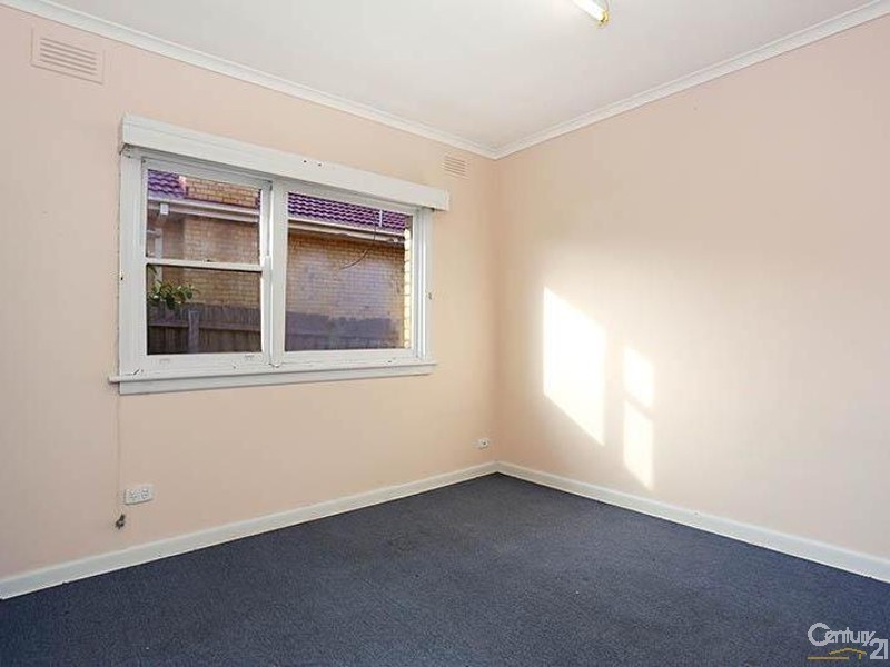 10 Red Hill Road, Springvale VIC 3171