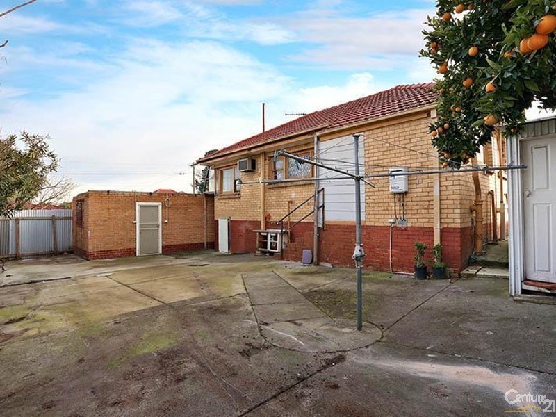 10 Red Hill Road, Springvale VIC 3171