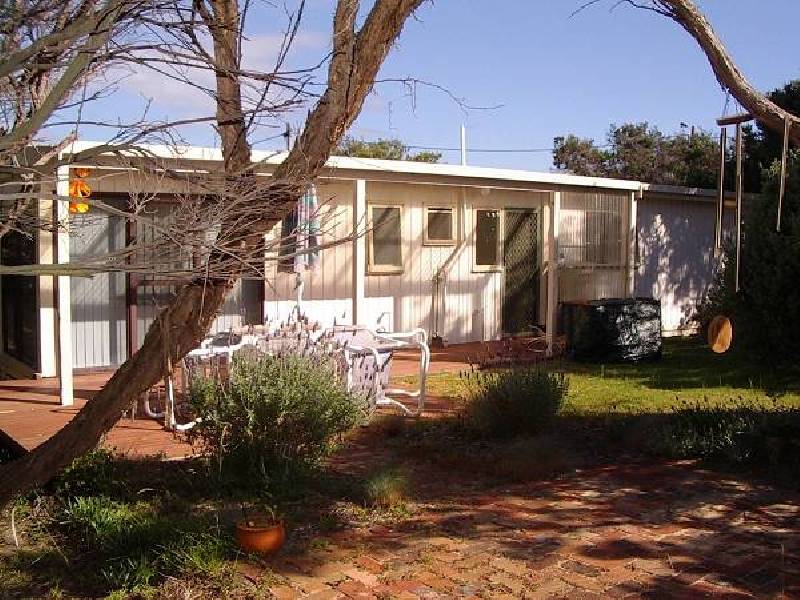 P565  (29) CONS, Rye VIC 3941