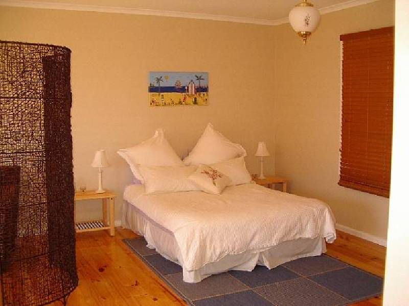 (P552) 5 RONA, Sorrento VIC 3943