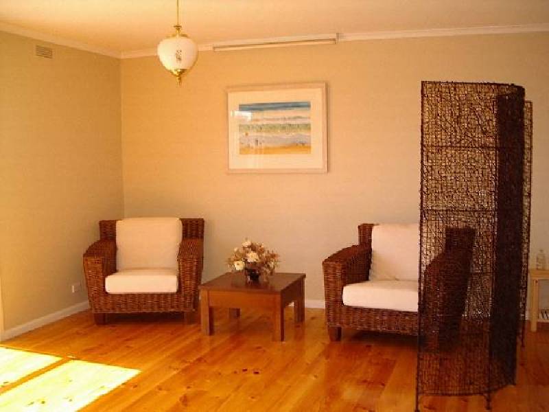 (P552) 5 RONA, Sorrento VIC 3943