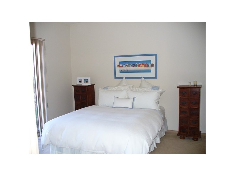 P576 (28) LADY, Sorrento VIC 3943