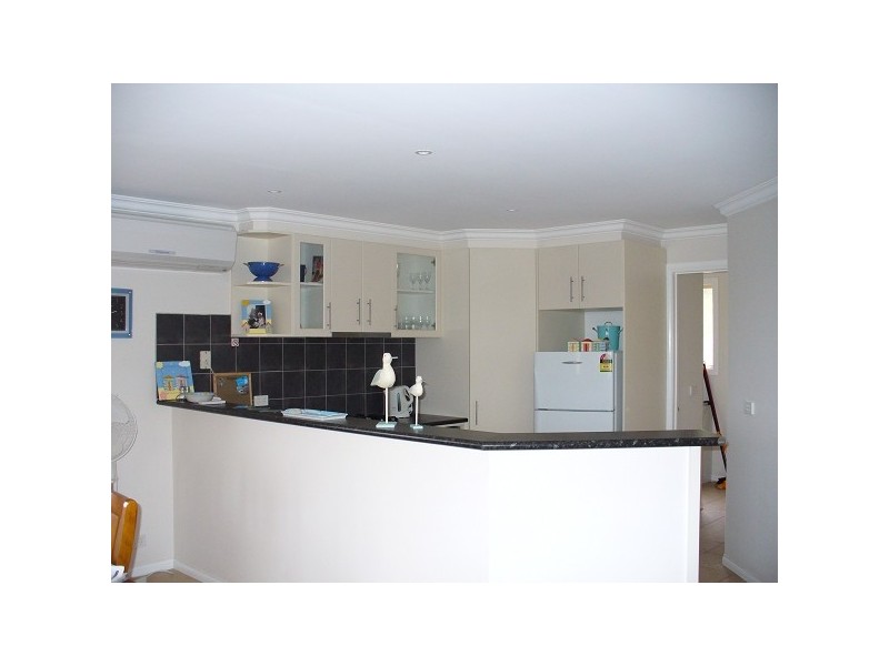 B118 (25) Woll, Rye VIC 3941