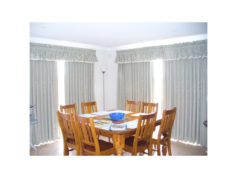 B118 (25) Woll, Rye VIC 3941