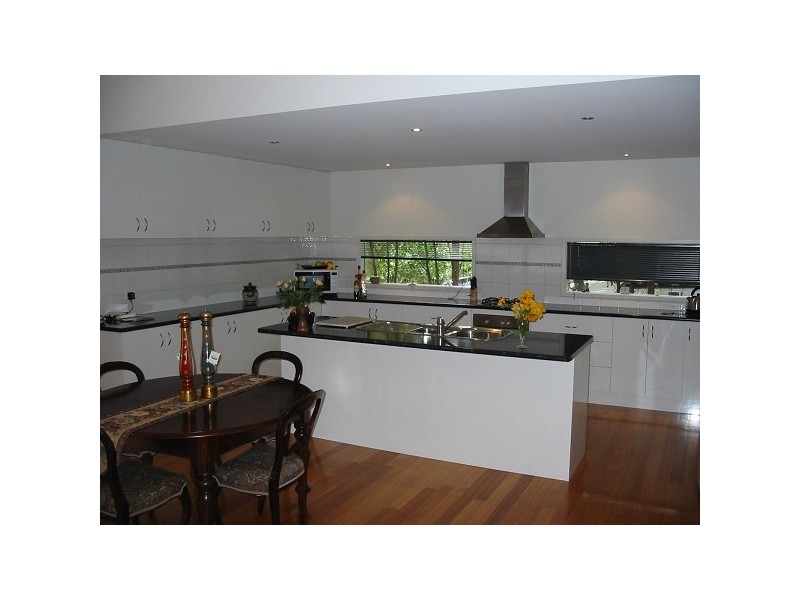 B124 (20) Pars, Rye VIC 3941