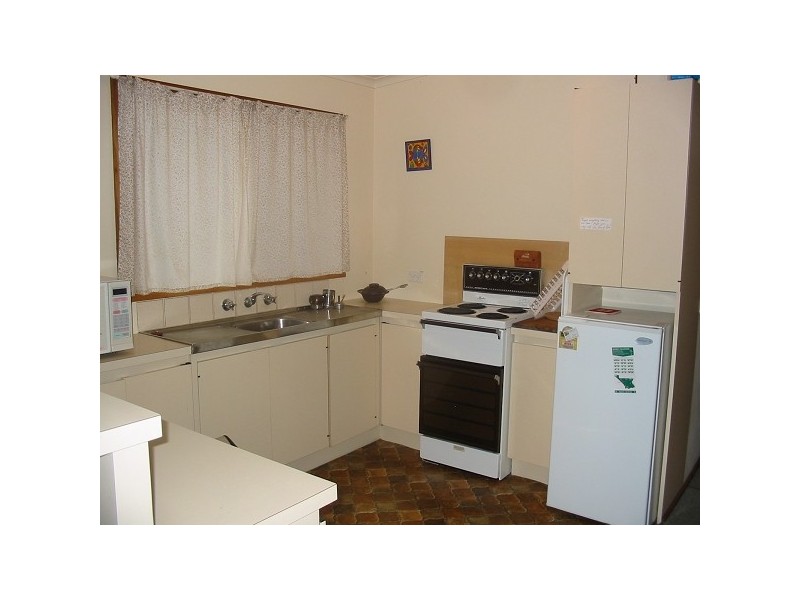 B4  (27) Edg, Rye VIC 3941