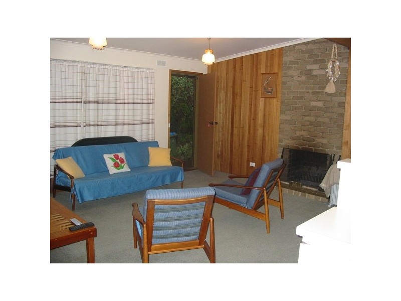 B4  (27) Edg, Rye VIC 3941