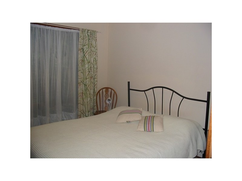 B4  (27) Edg, Rye VIC 3941