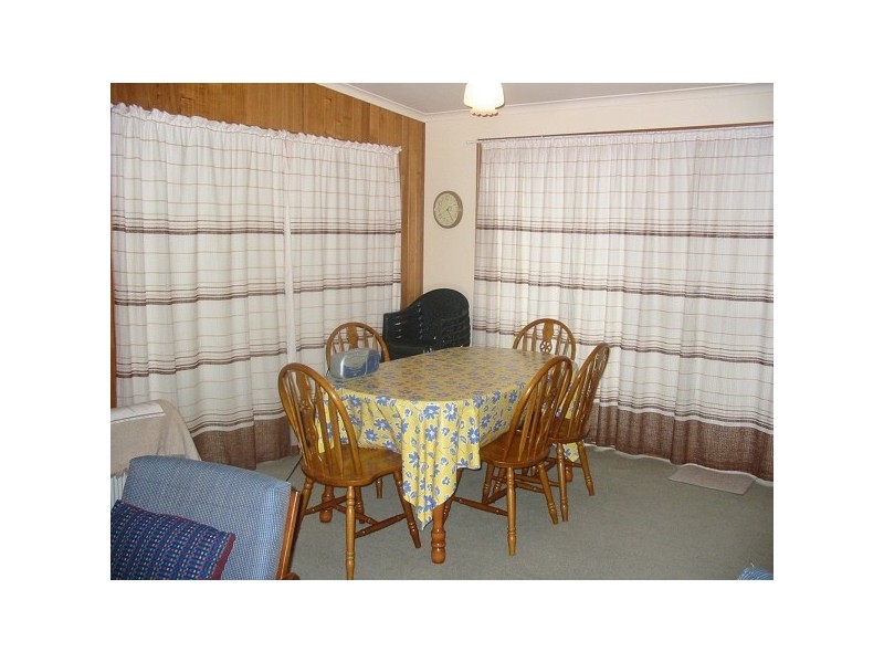 B4  (27) Edg, Rye VIC 3941