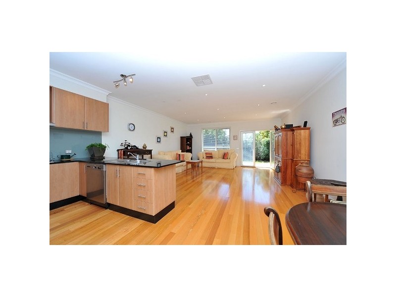 32 Monmouth Street, Newport VIC 3015