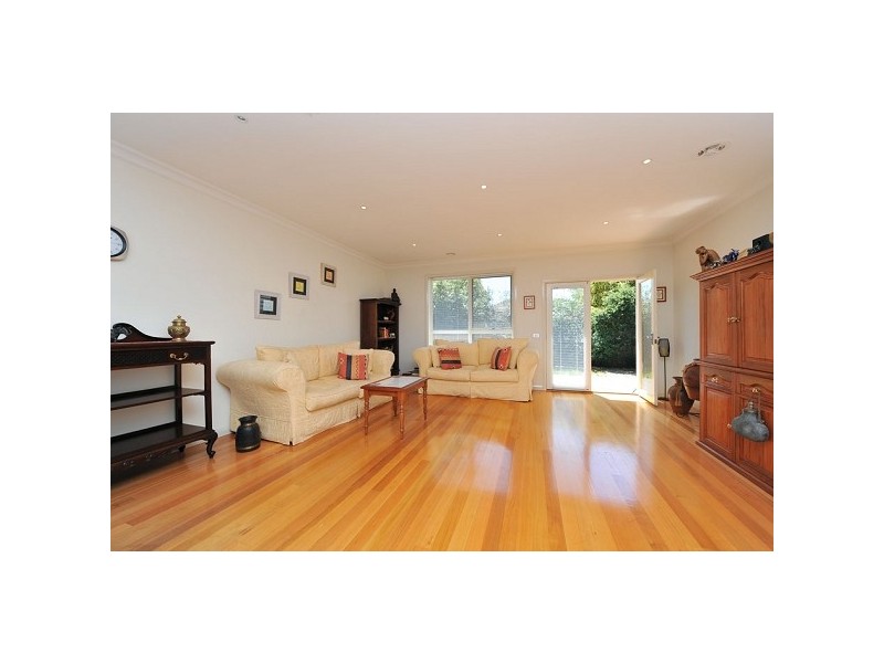 32 Monmouth Street, Newport VIC 3015