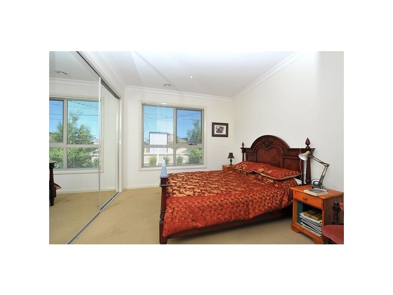 32 Monmouth Street, Newport VIC 3015