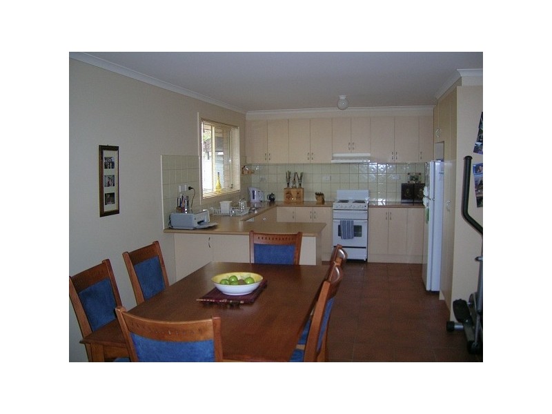 2/22 MCINTYRE DRIVE, Altona VIC 3018