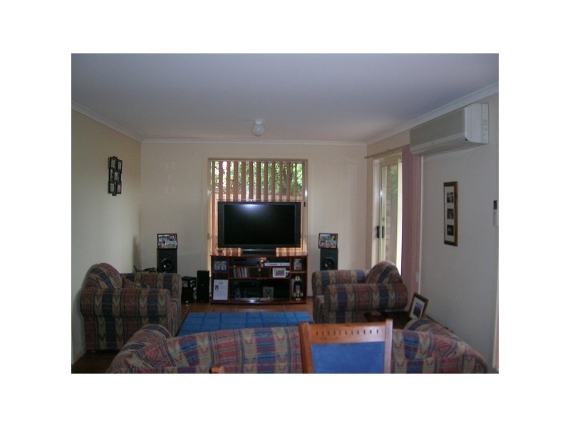 2/22 MCINTYRE DRIVE, Altona VIC 3018