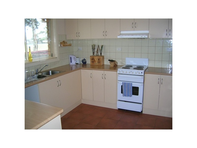 2/22 MCINTYRE DRIVE, Altona VIC 3018