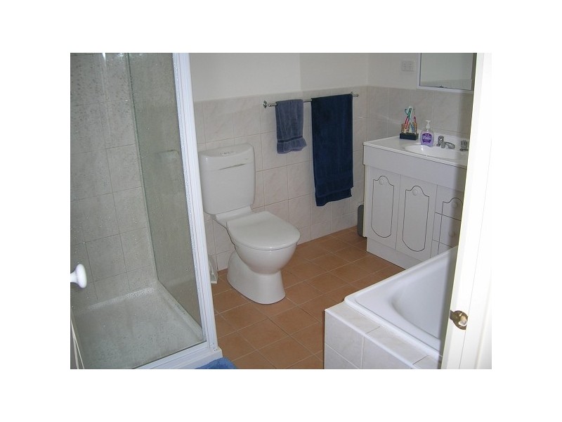 2/22 MCINTYRE DRIVE, Altona VIC 3018