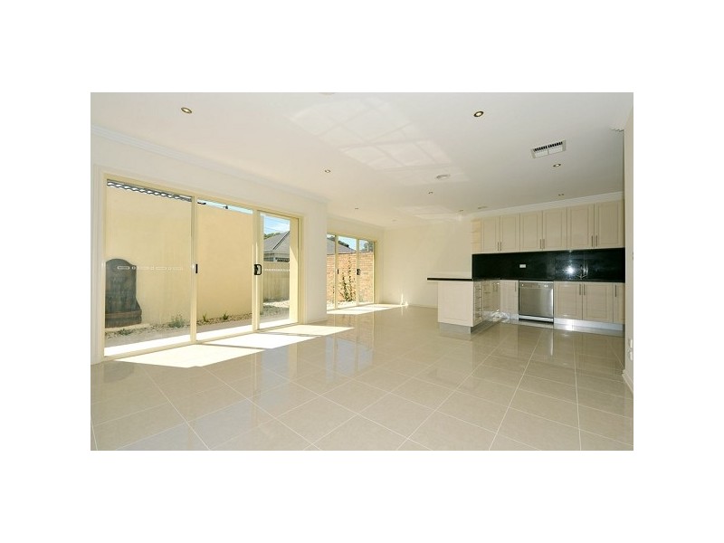 1A Cypress Avenue, Brooklyn VIC 3012