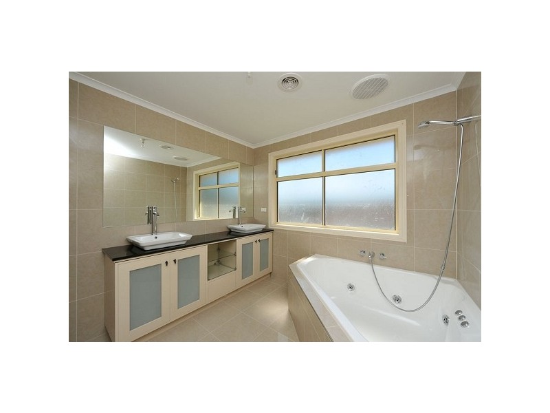 1A Cypress Avenue, Brooklyn VIC 3012