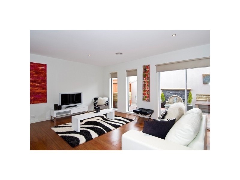 2/30 Clarendon Parade, West Footscray VIC 3012