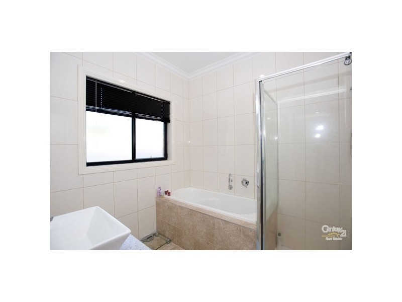 1/1 CONIFER AVENUE, Brooklyn VIC 3012