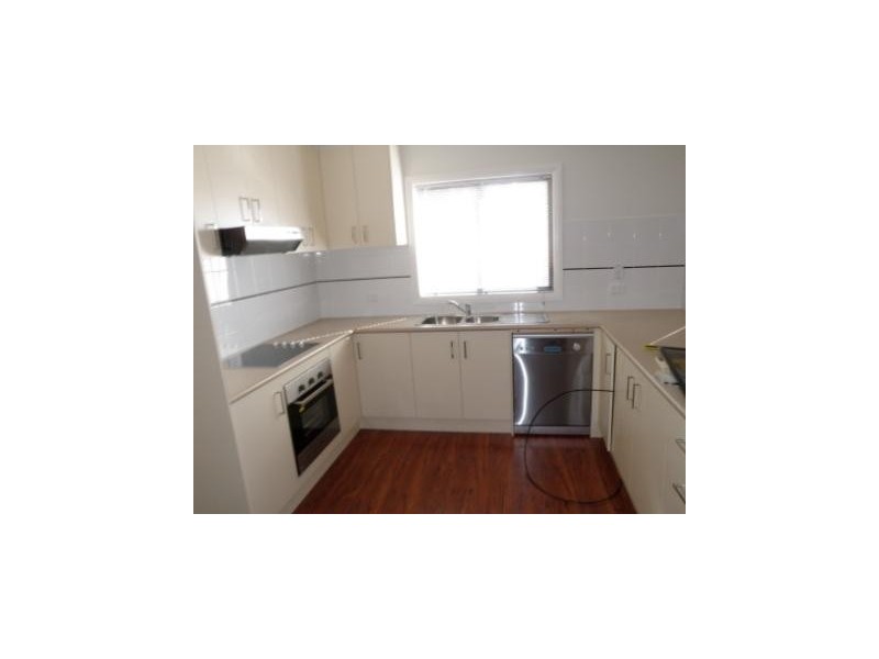 2/1 CONIFER AVENUE, Brooklyn VIC 3012