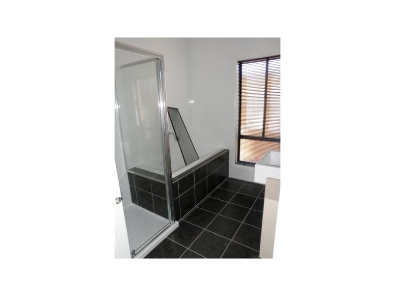 2/1 CONIFER AVENUE, Brooklyn VIC 3012