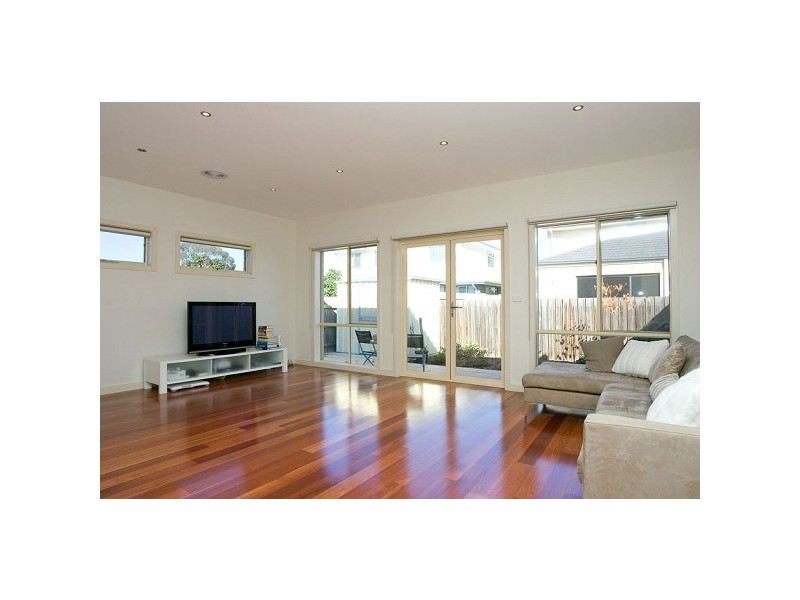 1/15 GORDON STREET, Newport VIC 3015