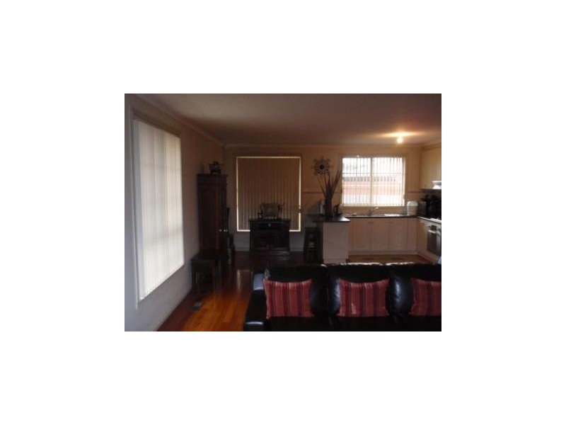 2/32 JEFFREY AVE, Altona North VIC 3025