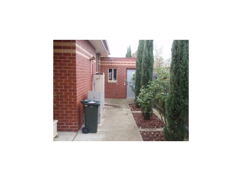 2/32 JEFFREY AVE, Altona North VIC 3025