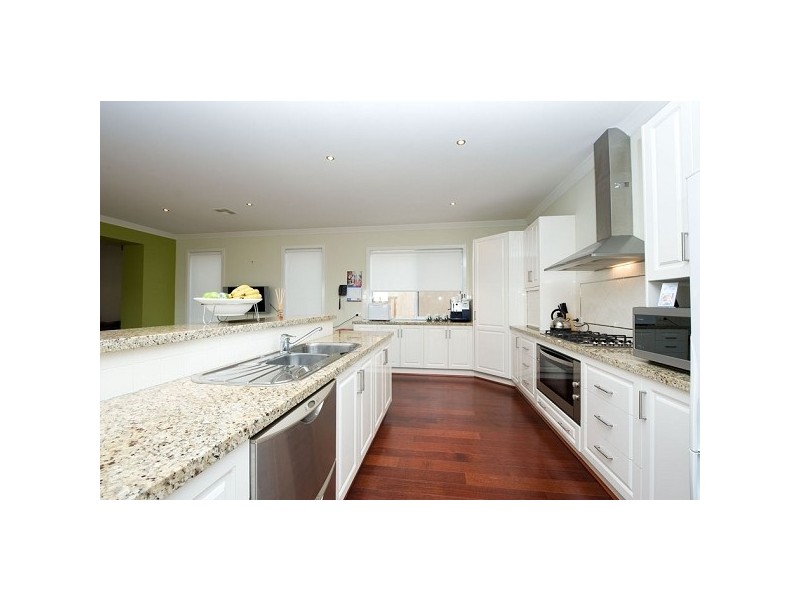 3 Lincoln Park Close, Sanctuary Lakes VIC 3030