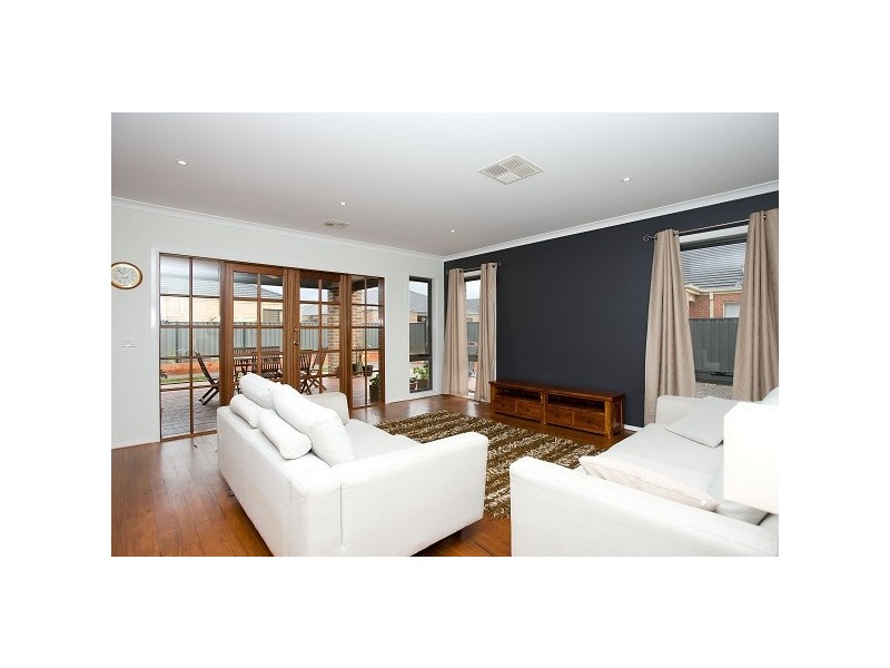 9 Miles Franklin Boulevard, Point Cook VIC 3030