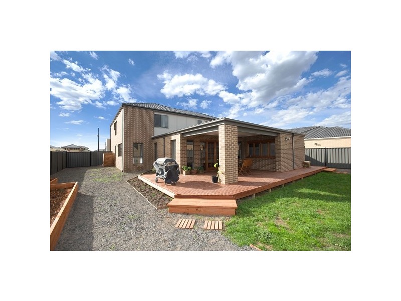 9 Miles Franklin Boulevard, Point Cook VIC 3030