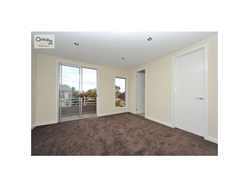 18 Edward Avenue, Altona North VIC 3025