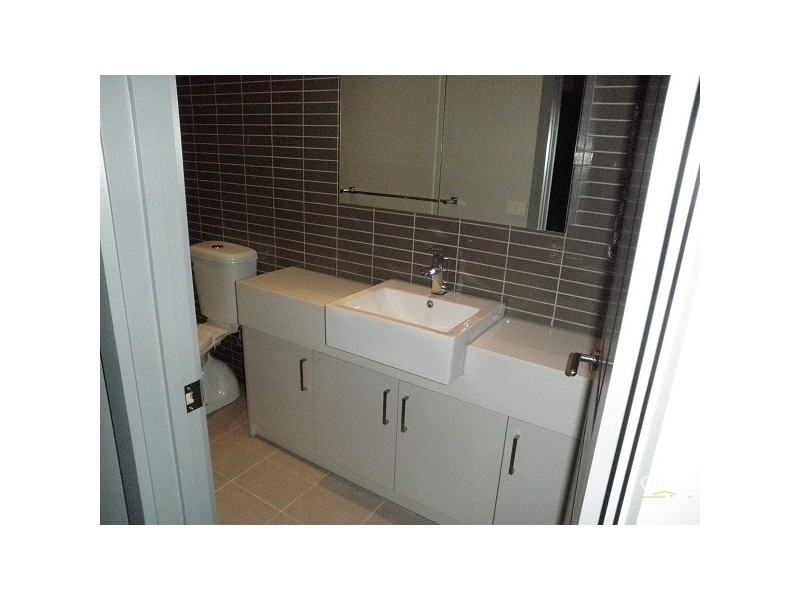 8/119 BLACKSHAWS ROAD, Newport VIC 3015