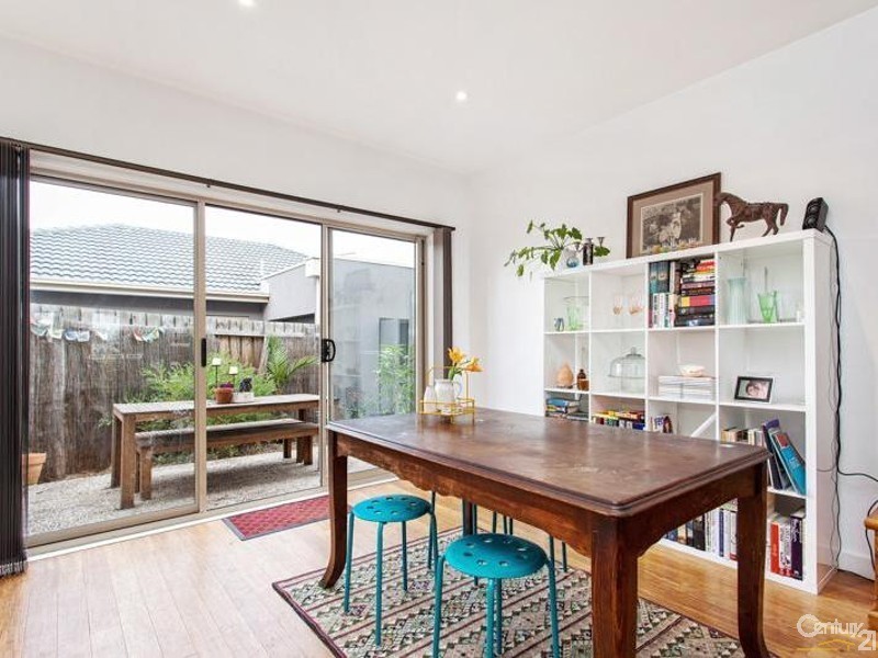 1/17 CARMEN STREET, Newport VIC 3015