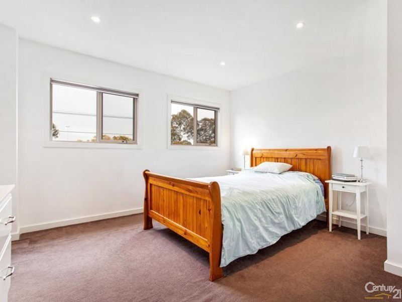 1/17 CARMEN STREET, Newport VIC 3015