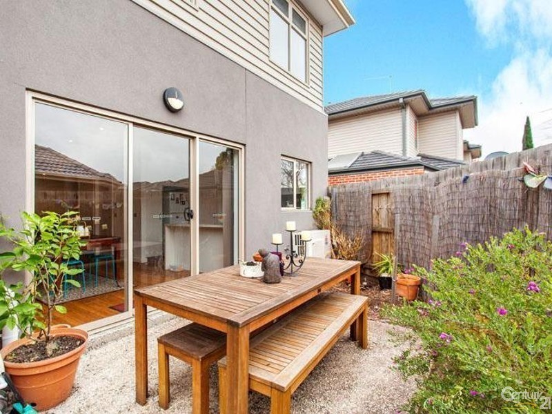 1/17 CARMEN STREET, Newport VIC 3015