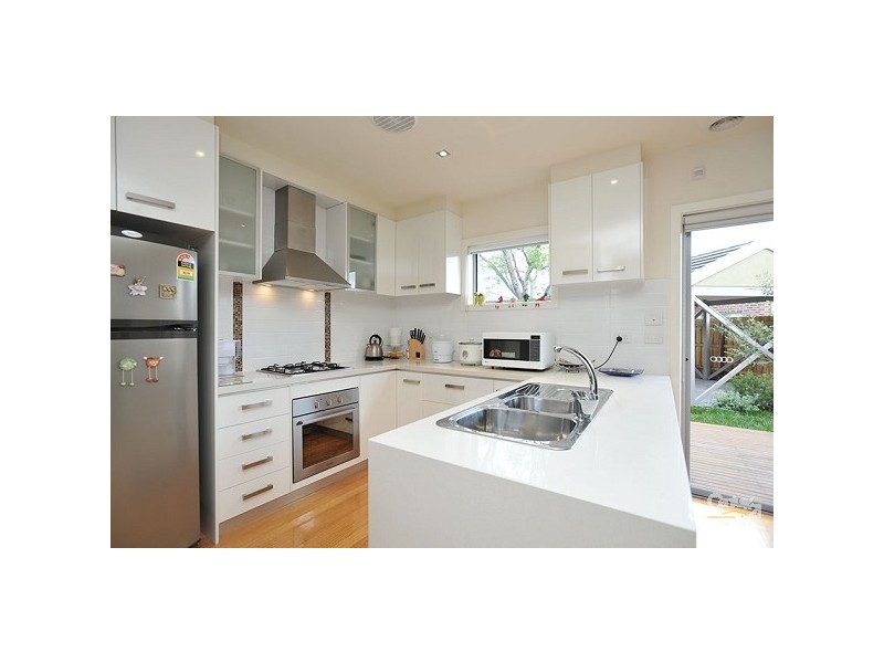 2/1 Douglas Street, Altona North VIC 3025