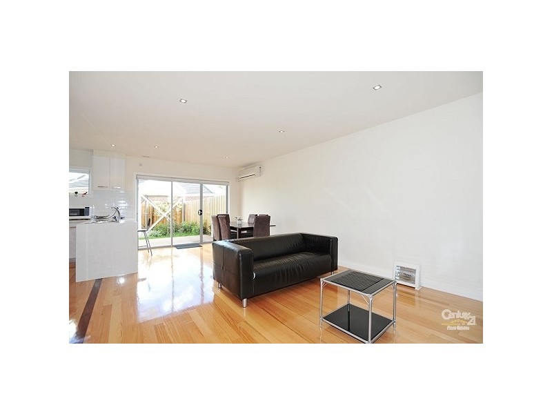 2/1 Douglas Street, Altona North VIC 3025