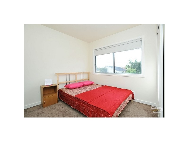 2/1 Douglas Street, Altona North VIC 3025
