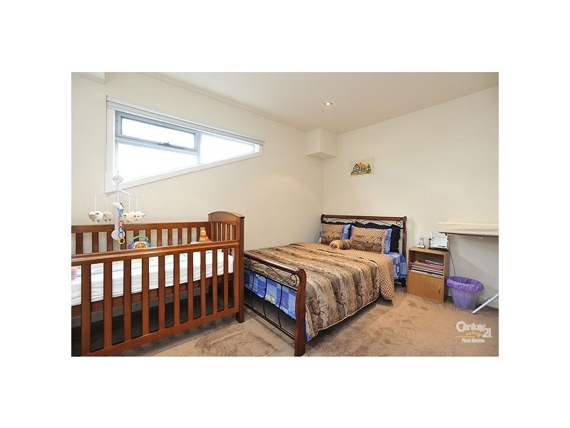 2/1 Douglas Street, Altona North VIC 3025
