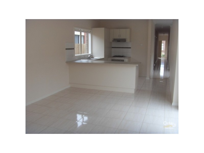 2/11 Swinbourne Circuit, Truganina VIC 3029
