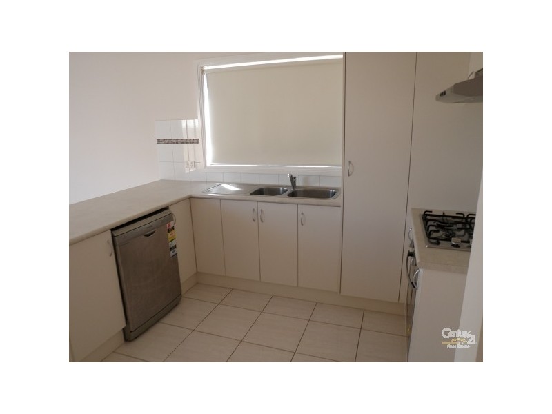 2/11 Swinbourne Circuit, Truganina VIC 3029