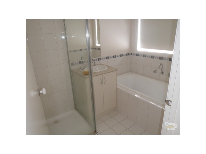 2/11 Swinbourne Circuit, Truganina VIC 3029