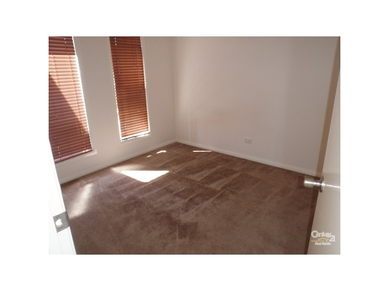 2/11 Swinbourne Circuit, Truganina VIC 3029