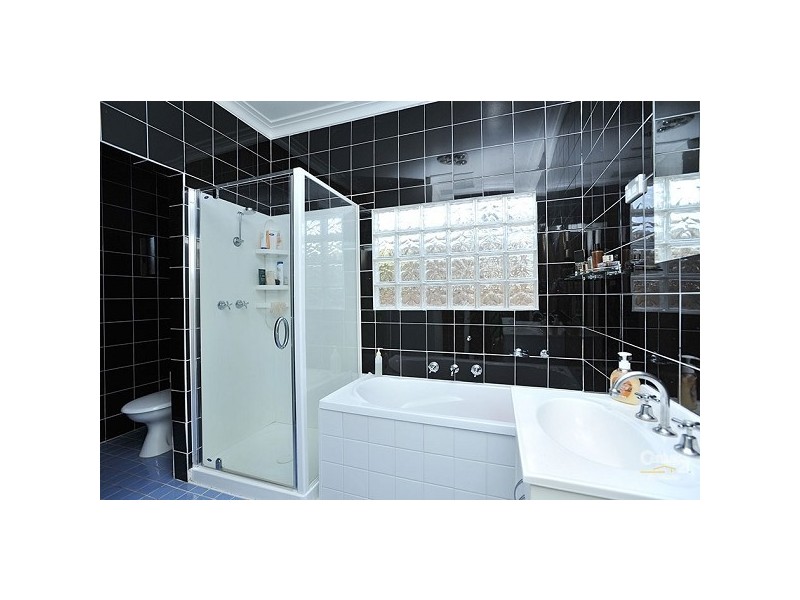 77 Oakbank Street, Newport VIC 3015