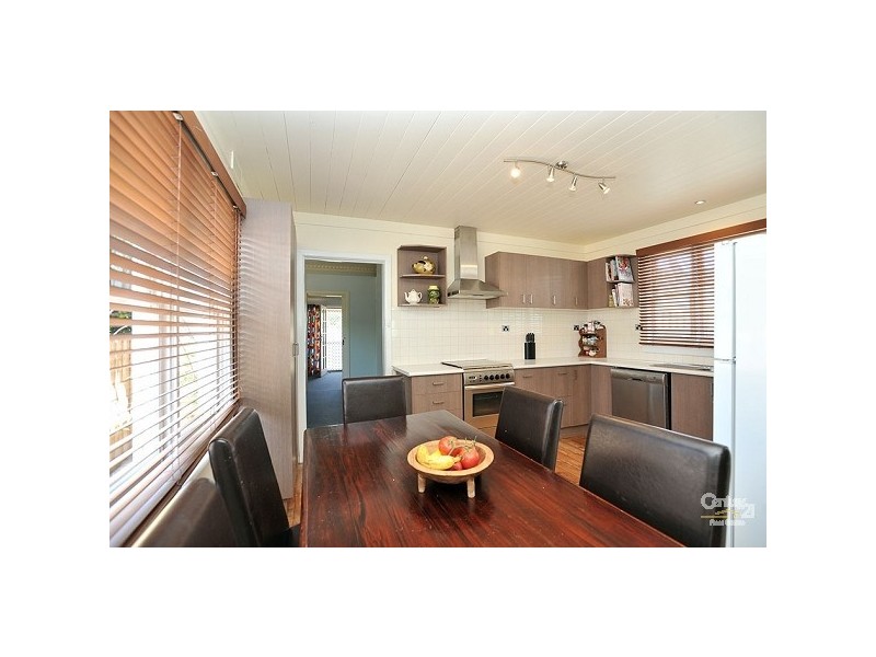 77 OAKBANK STREET, Newport VIC 3015