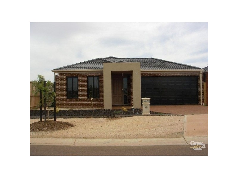 17 LAURENCE WAY, Tarneit VIC 3029