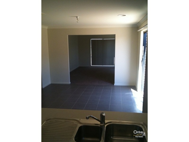 17 LAURENCE WAY, Tarneit VIC 3029