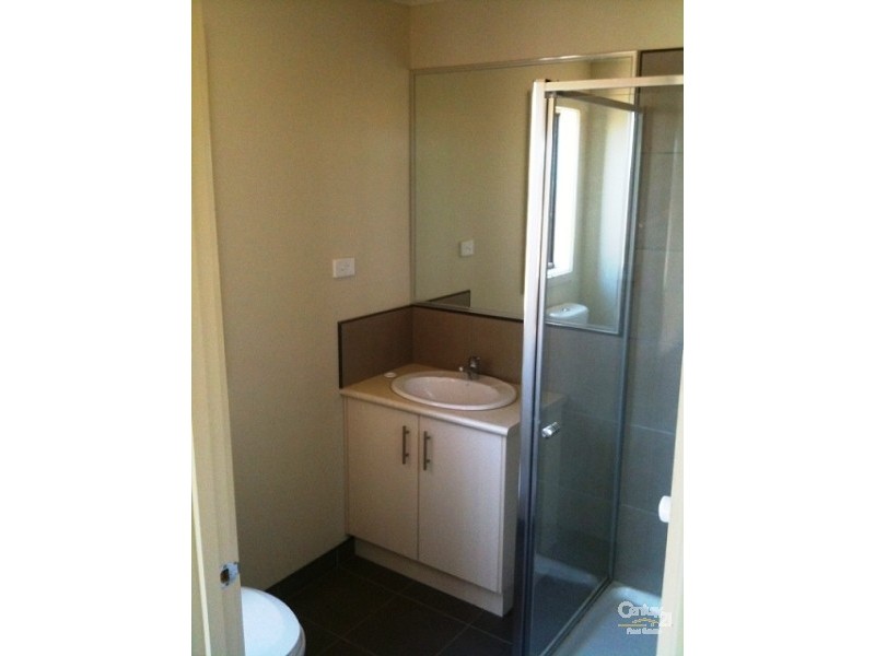 17 LAURENCE WAY, Tarneit VIC 3029